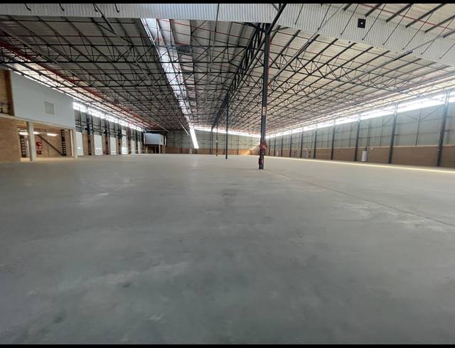 1,910M² WAREHOUSE TO LET IN AIRPORT PARK